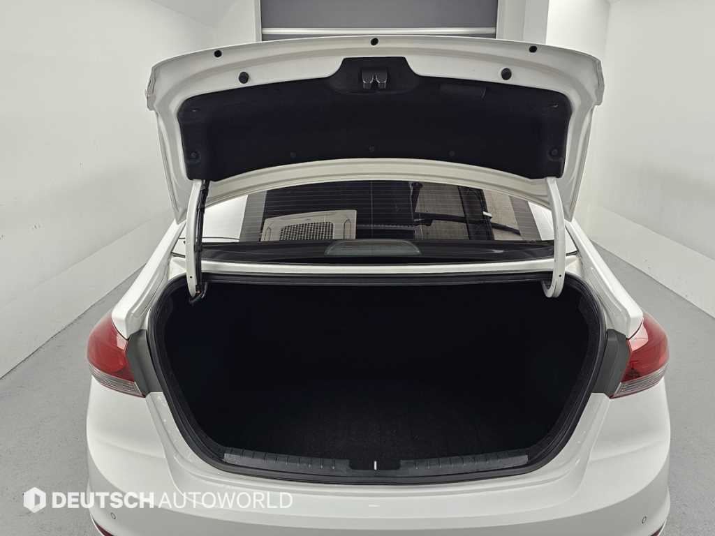 HYUNDAI Avante 2018 Blanco - Importación desde Corea - HF Imports Iquique - Foto 19