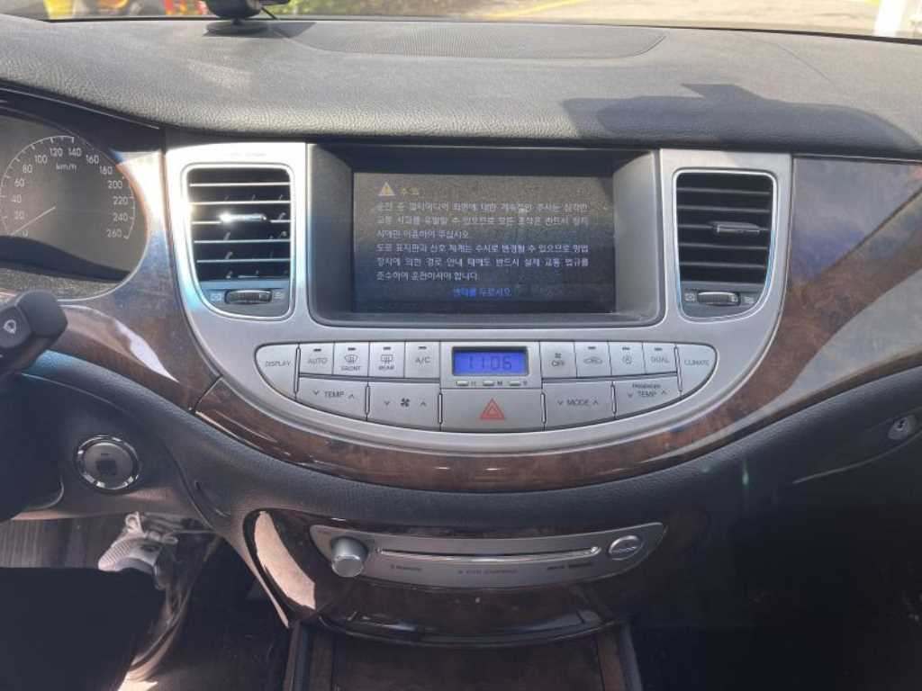 HYUNDAI Genesis - Vista 9