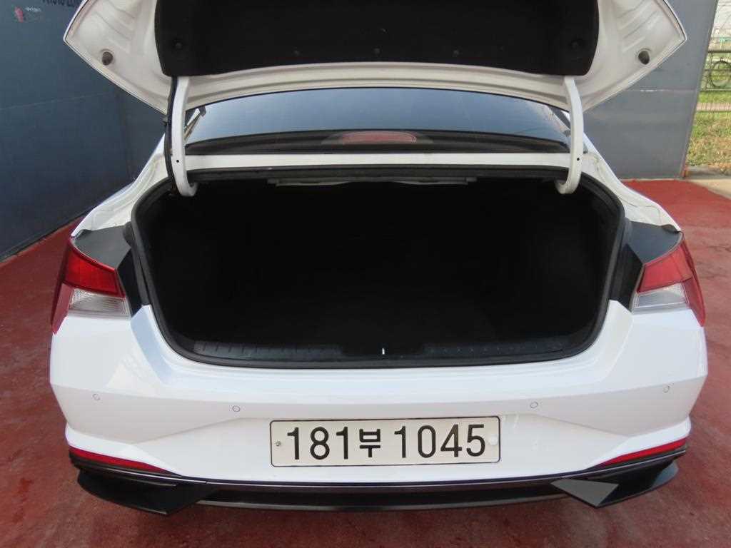 HYUNDAI Avante - Vista 5