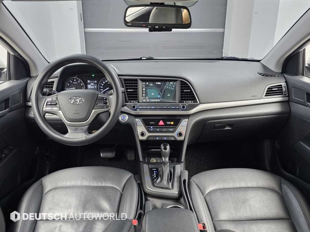 HYUNDAI Avante - Vista 7