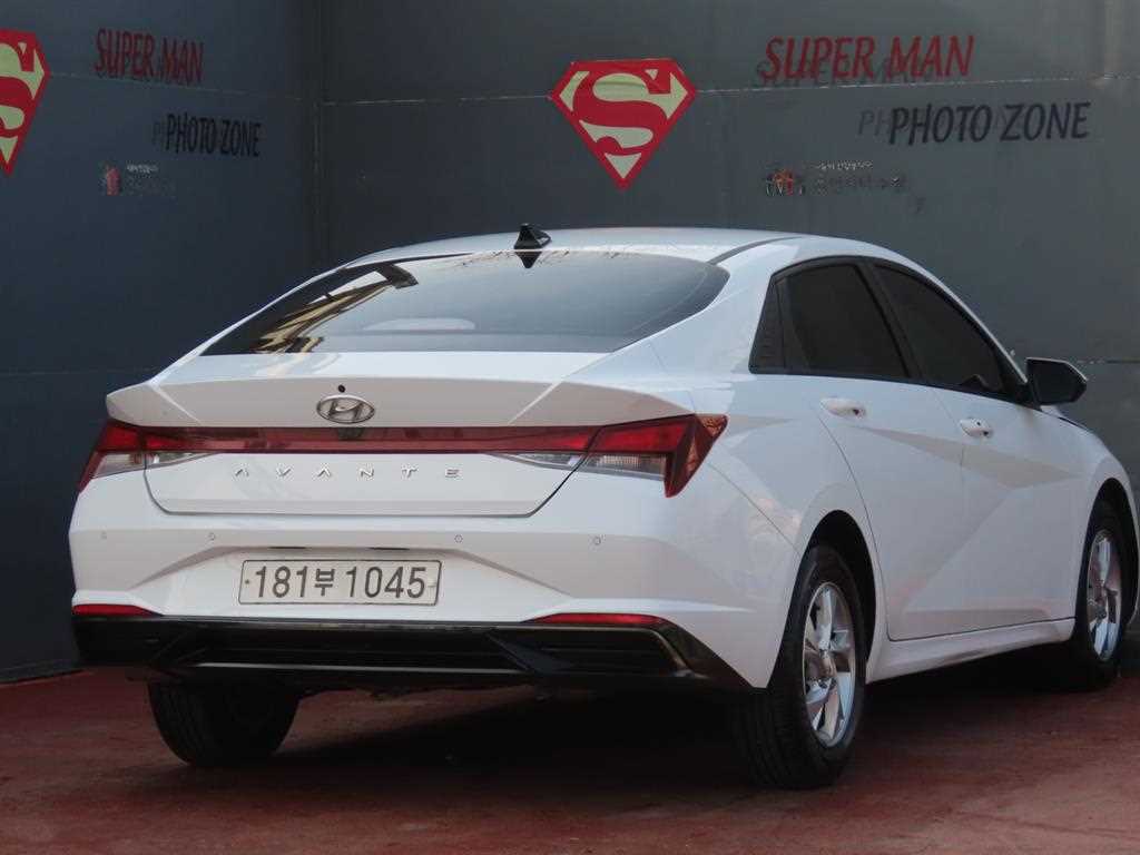 HYUNDAI Avante - Vista 3