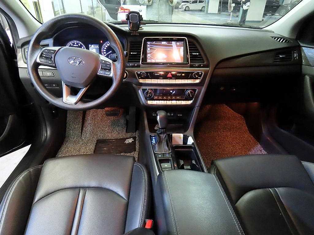 HYUNDAI Sonata - Vista 10