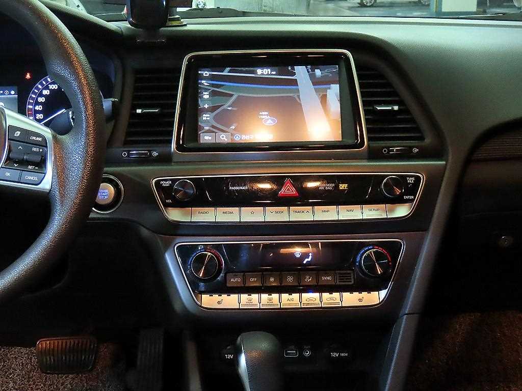 HYUNDAI Sonata - Vista 11