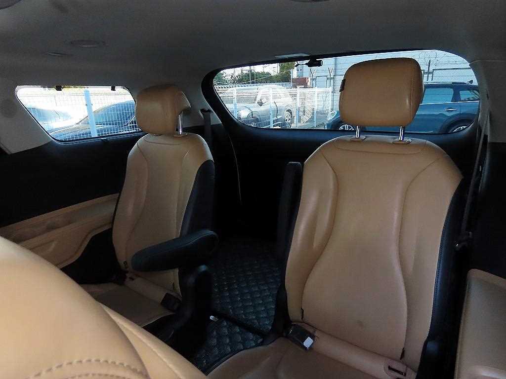 KIA Carnival - Vista 7
