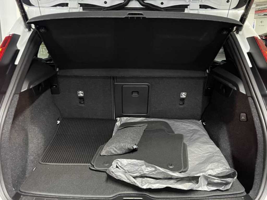 Volvo XC40 2025 Blanco - Importación desde Corea - HF Imports Iquique - Foto 16