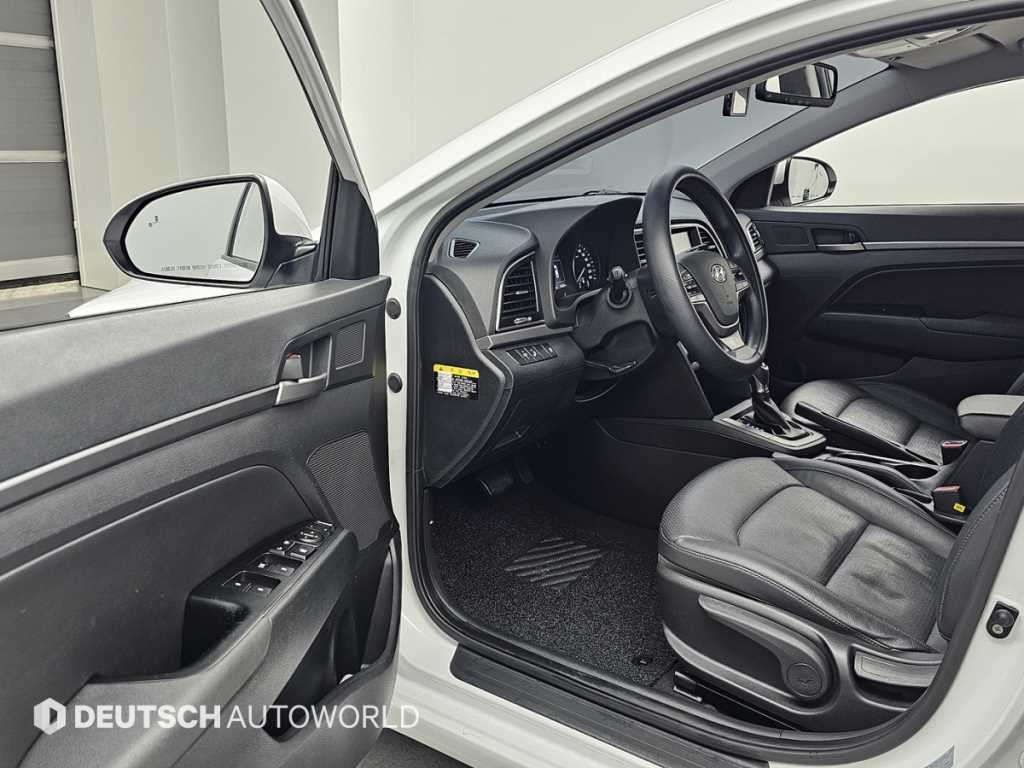 HYUNDAI Avante - Vista 11