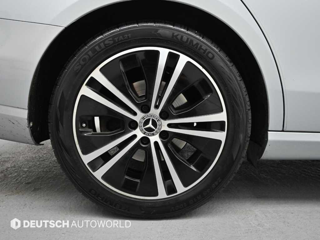 Mercedes Benz E class - Vista 5