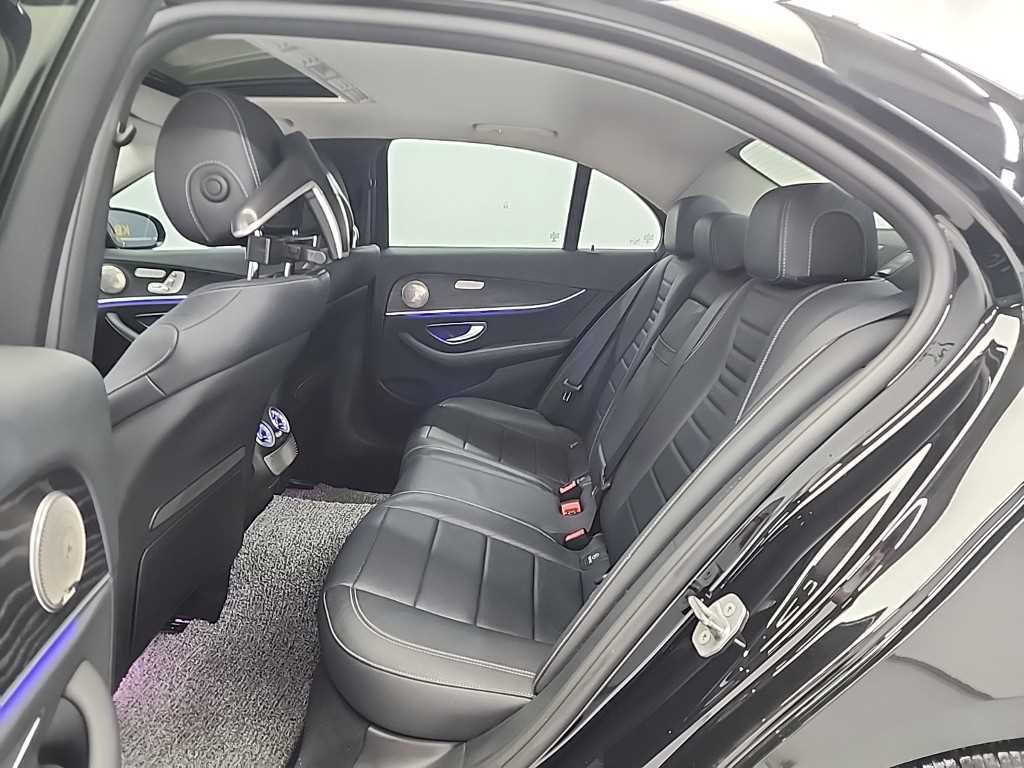 Mercedes Benz E class - Vista 12