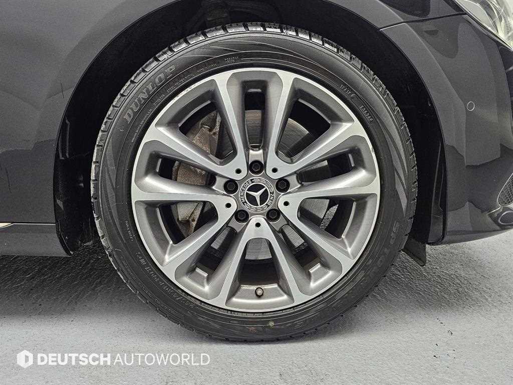 Mercedes Benz E class - Vista 5