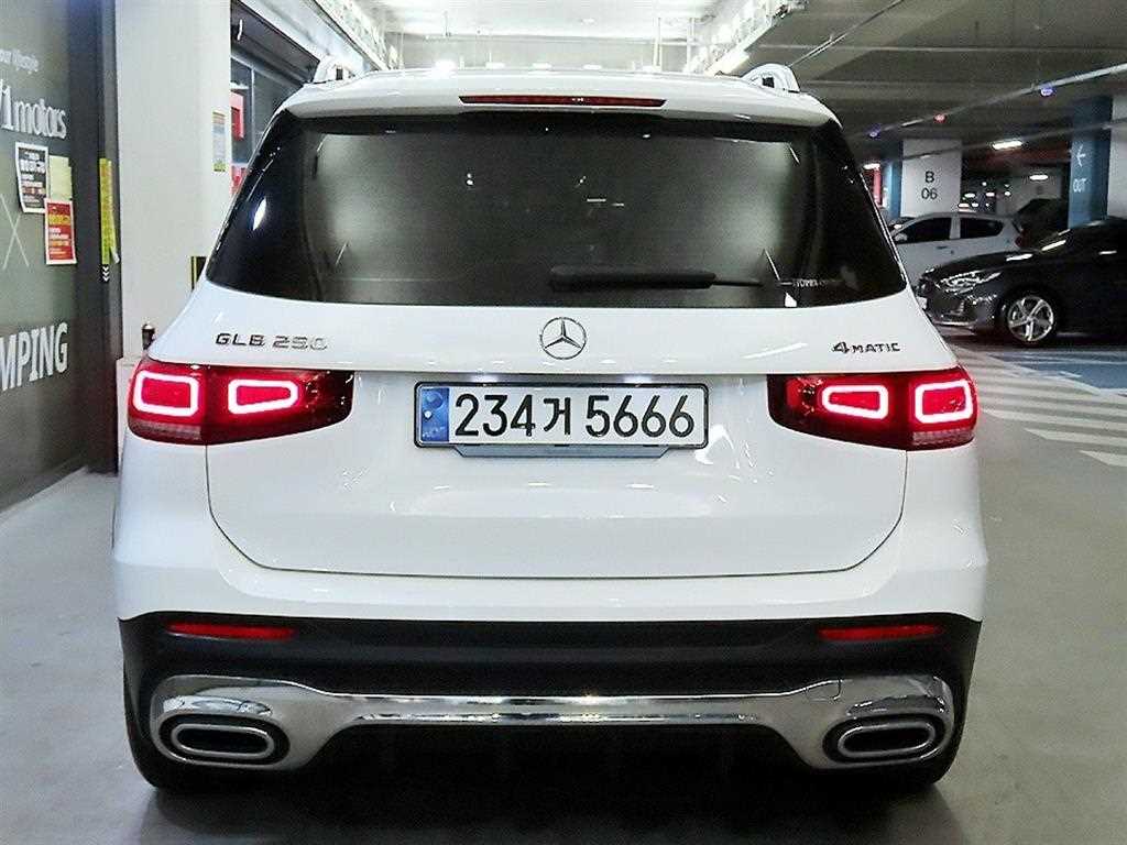 Mercedes Benz GLB Class - Vista 5