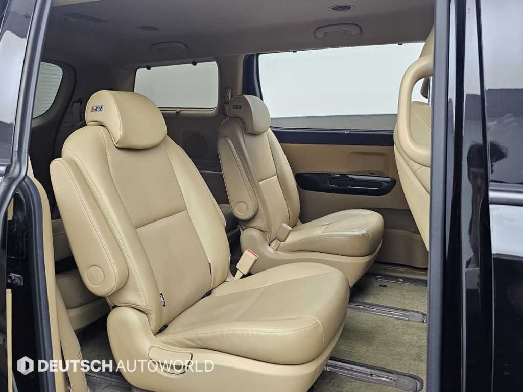 KIA Carnival - Vista 12