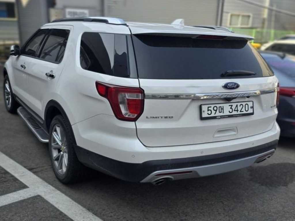 Ford Explorer - Vista 3