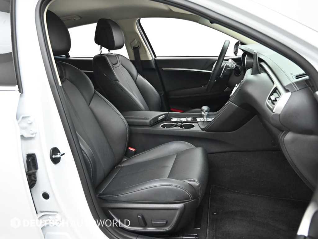 Genesis G70 - Vista 10