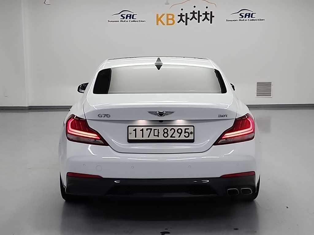 Genesis G70 - Vista 3