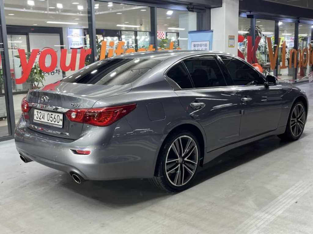 Infiniti Q - Vista 4
