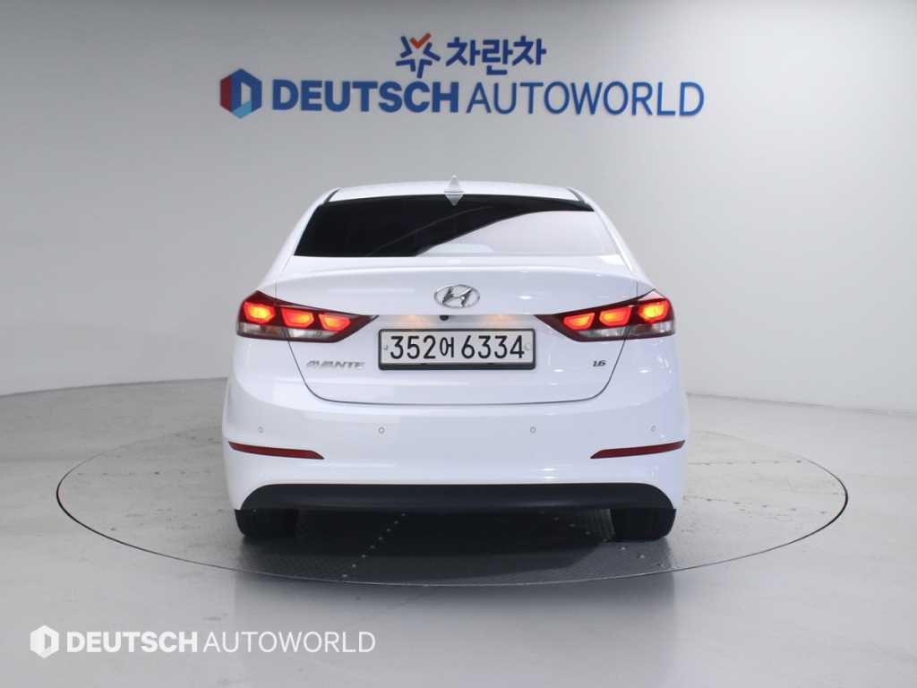 HYUNDAI Avante - Vista 4