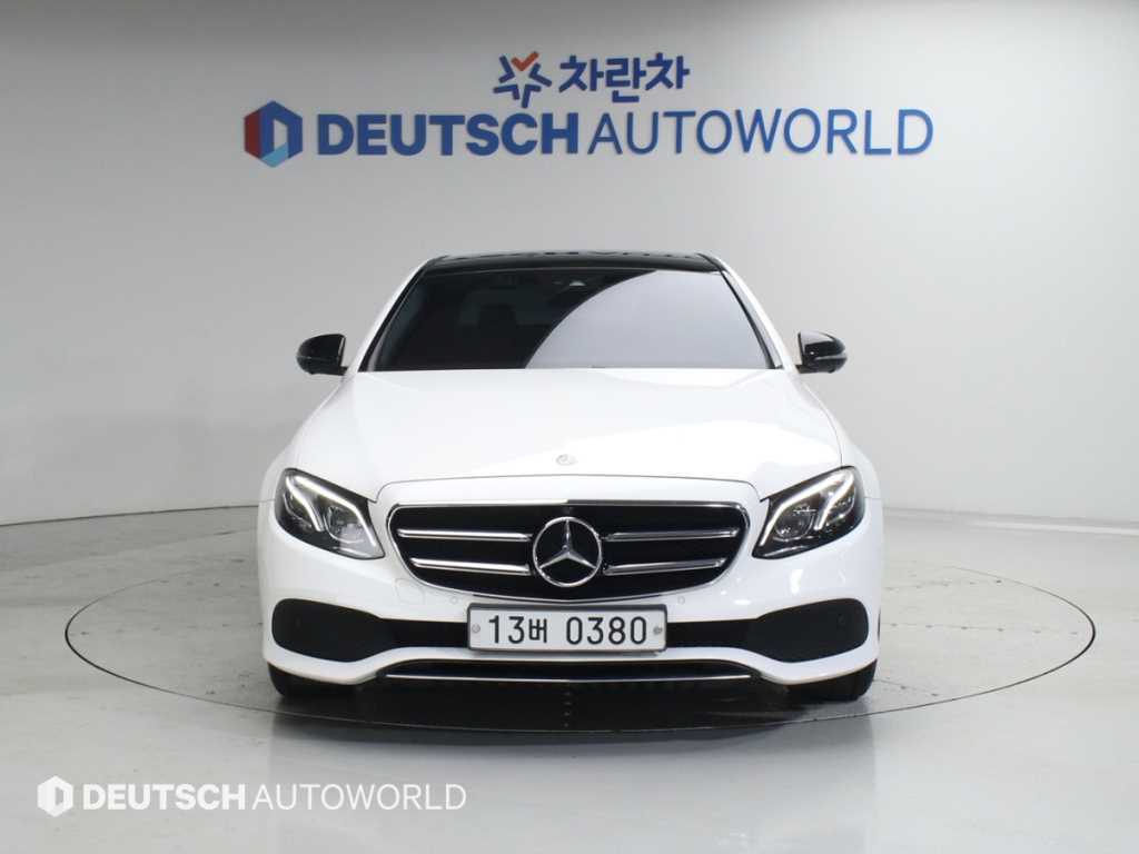 Mercedes Benz E class - Vista 3