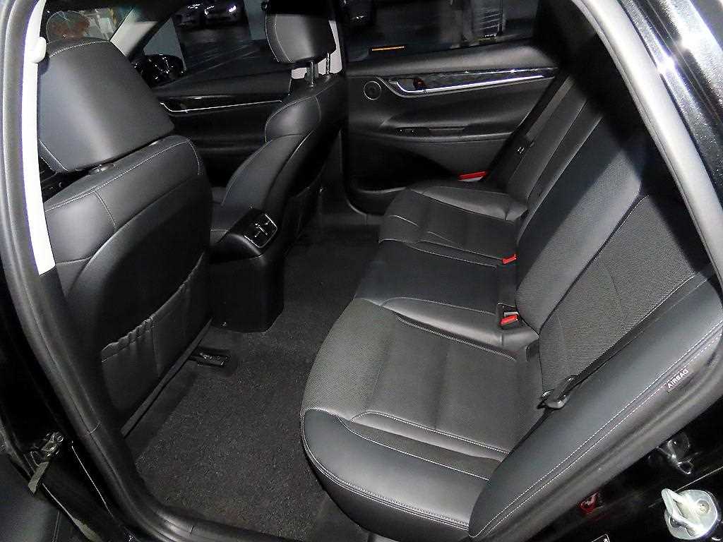 HYUNDAI Grandeur - Vista 7