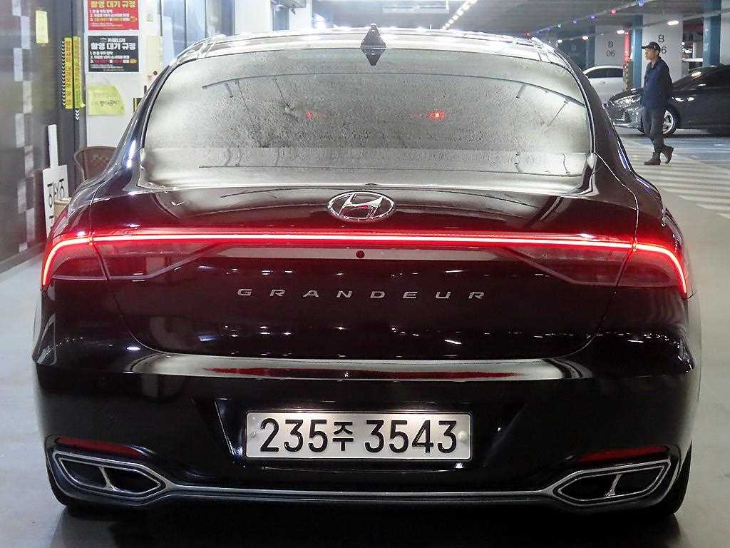 HYUNDAI Grandeur - Vista 5