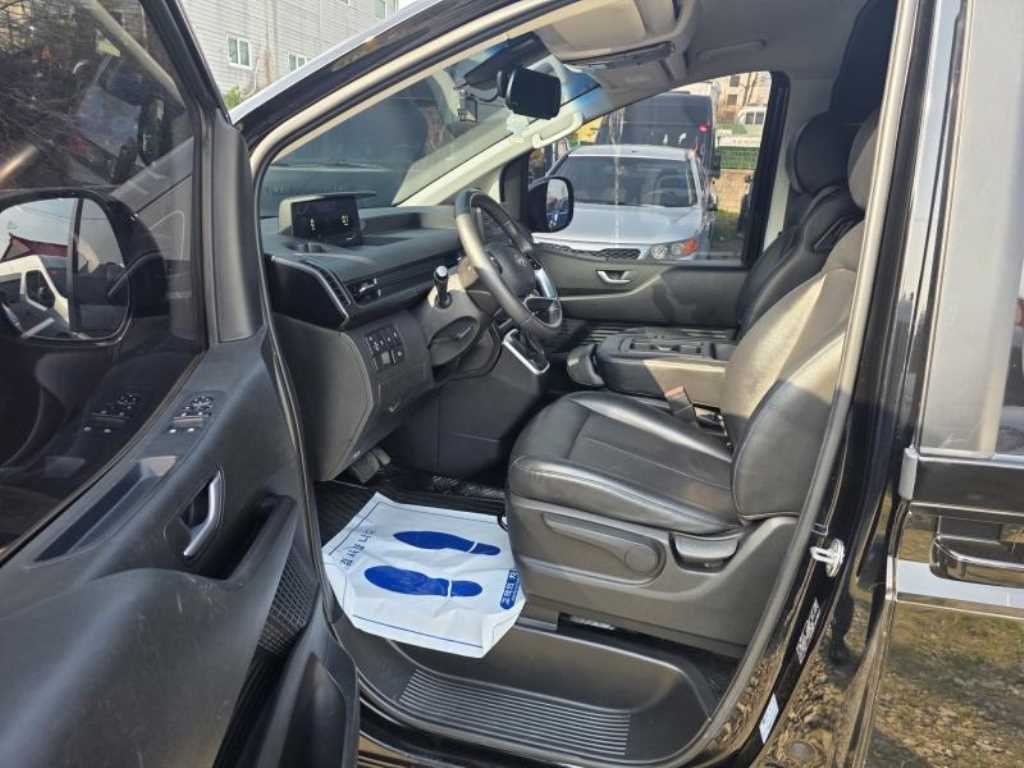 HYUNDAI Staria - Vista 5