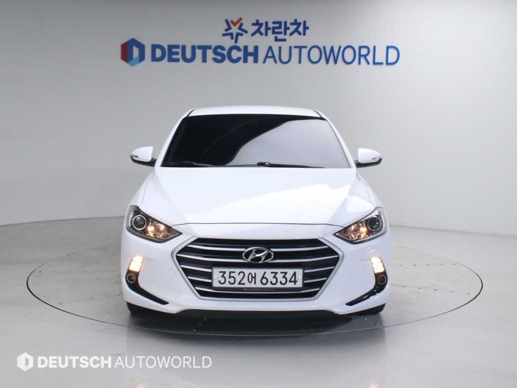 HYUNDAI Avante - Vista 3