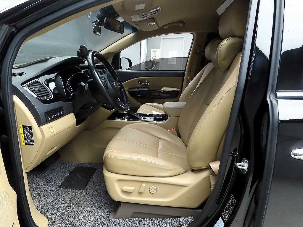 KIA Carnival - Vista 4
