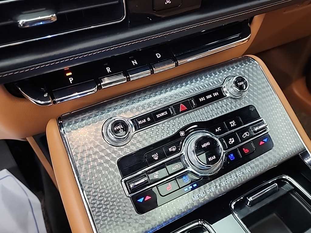 Lincoln Aviator - Vista 8