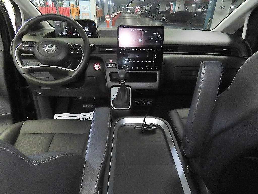 HYUNDAI Staria - Vista 10