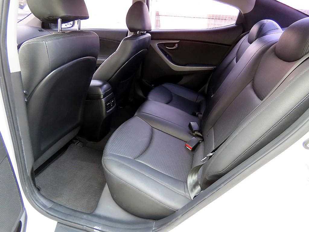 HYUNDAI Avante - Vista 6