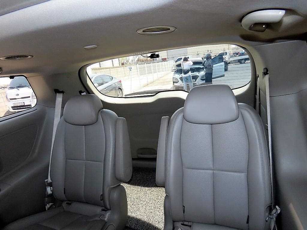 KIA Carnival - Vista 7