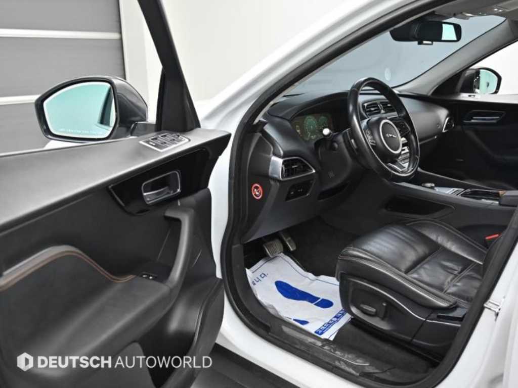 Jaguar F-PACE - Vista 11