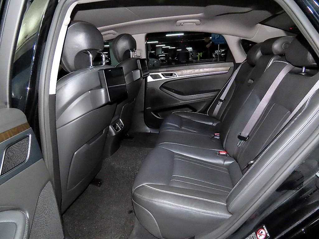 HYUNDAI Genesis - Vista 7