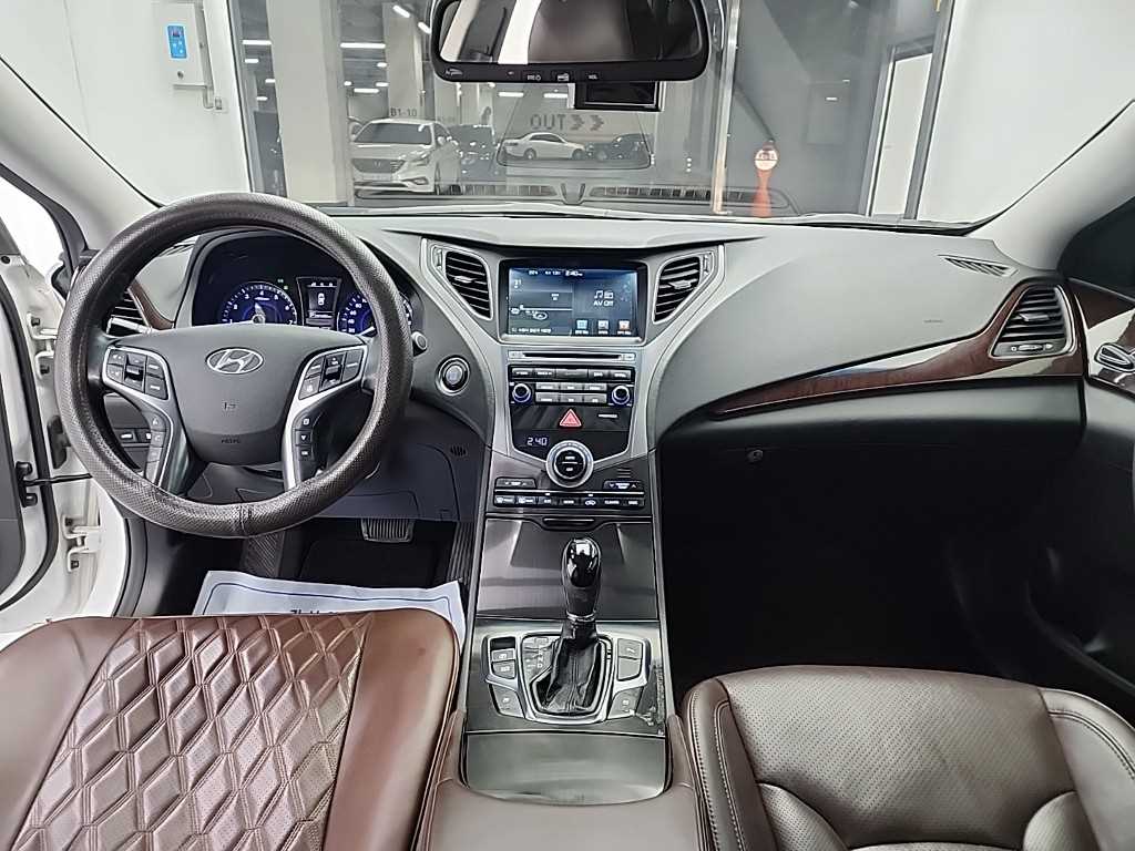 HYUNDAI Grandeur - Vista 7