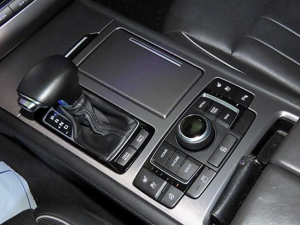 HYUNDAI Genesis - Vista 12