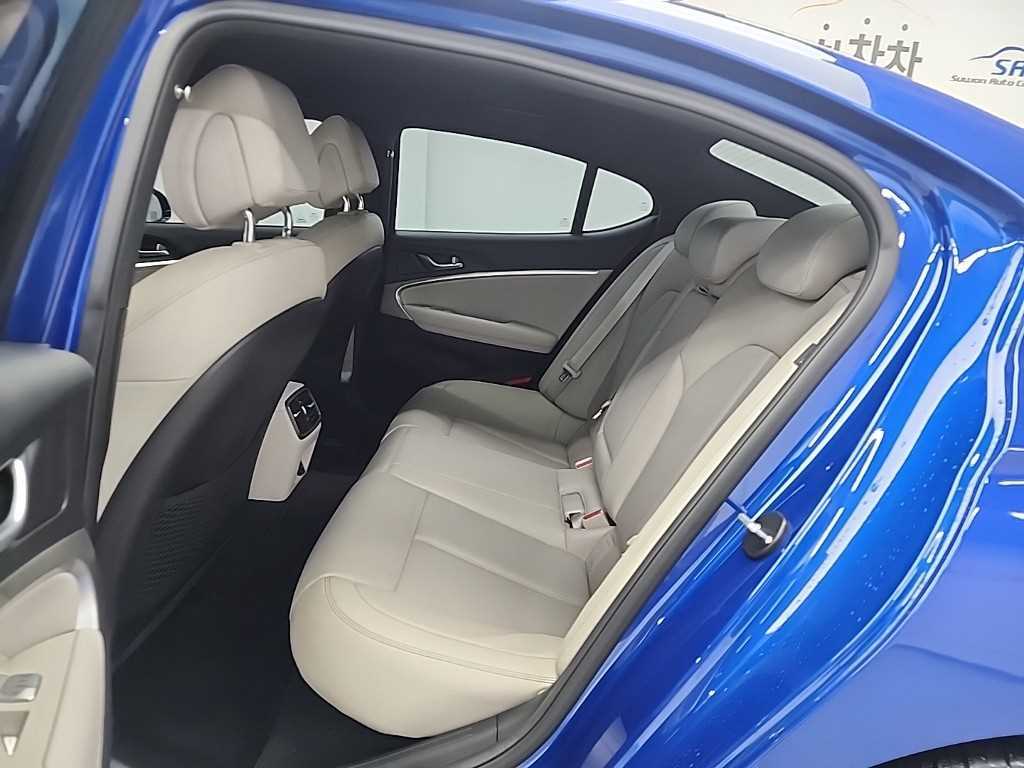 Genesis G70 - Vista 12