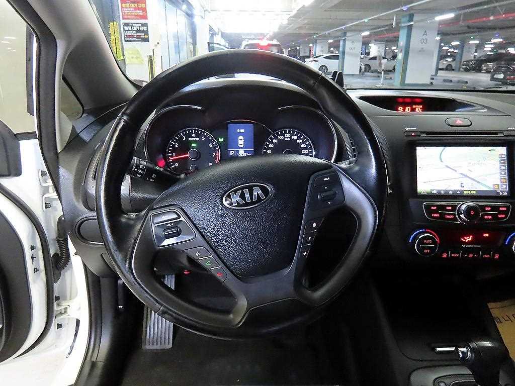 KIA K3 - Vista 8
