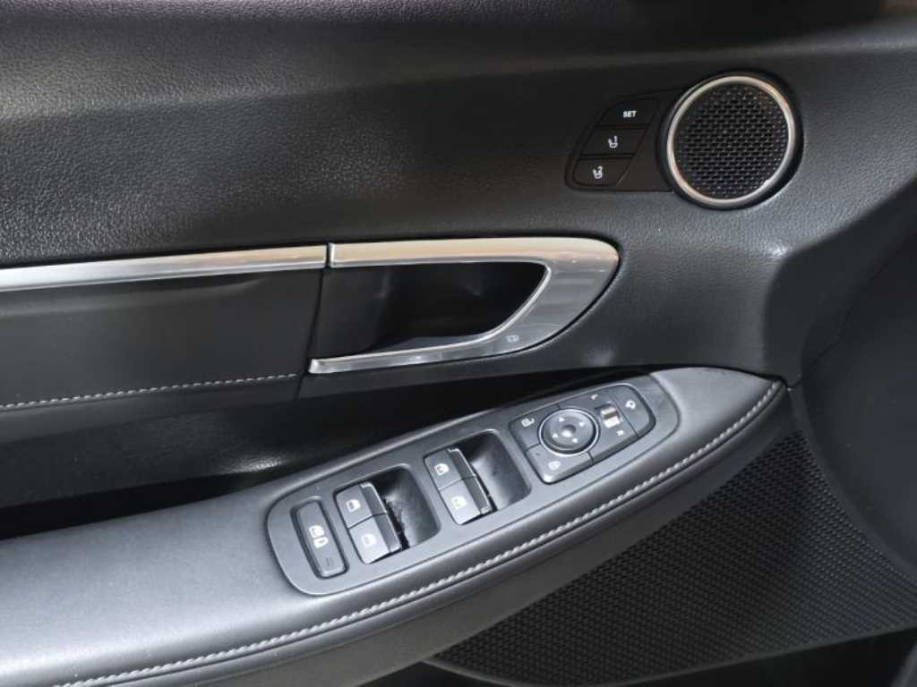 HYUNDAI Sonata - Vista 12