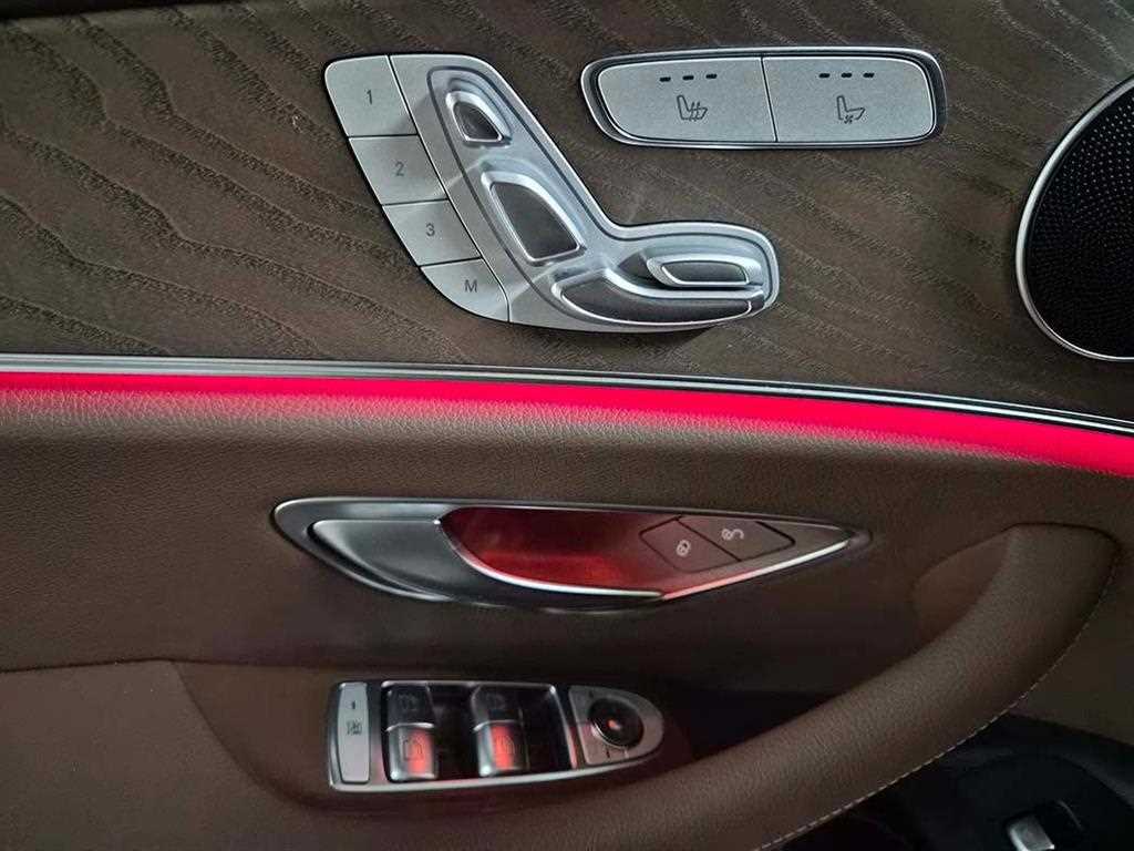 Mercedes Benz E class - Vista 12