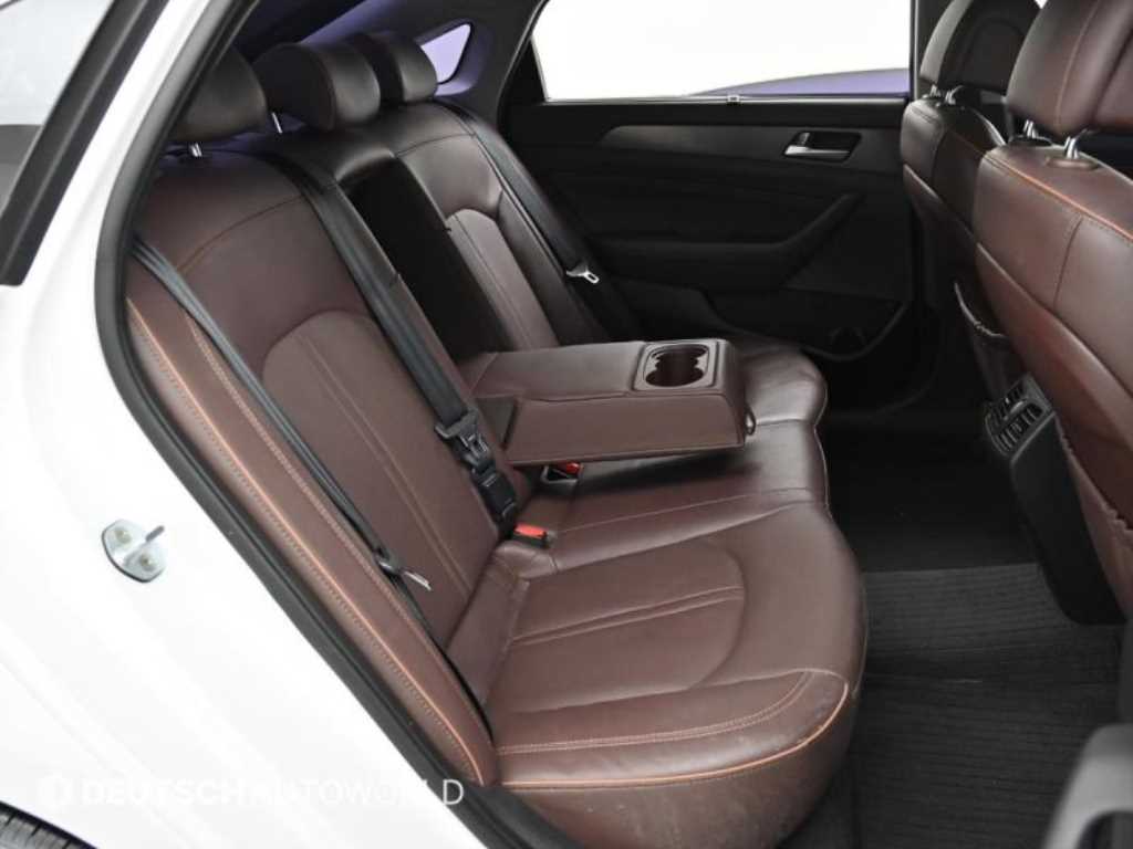 HYUNDAI Sonata - Vista 12