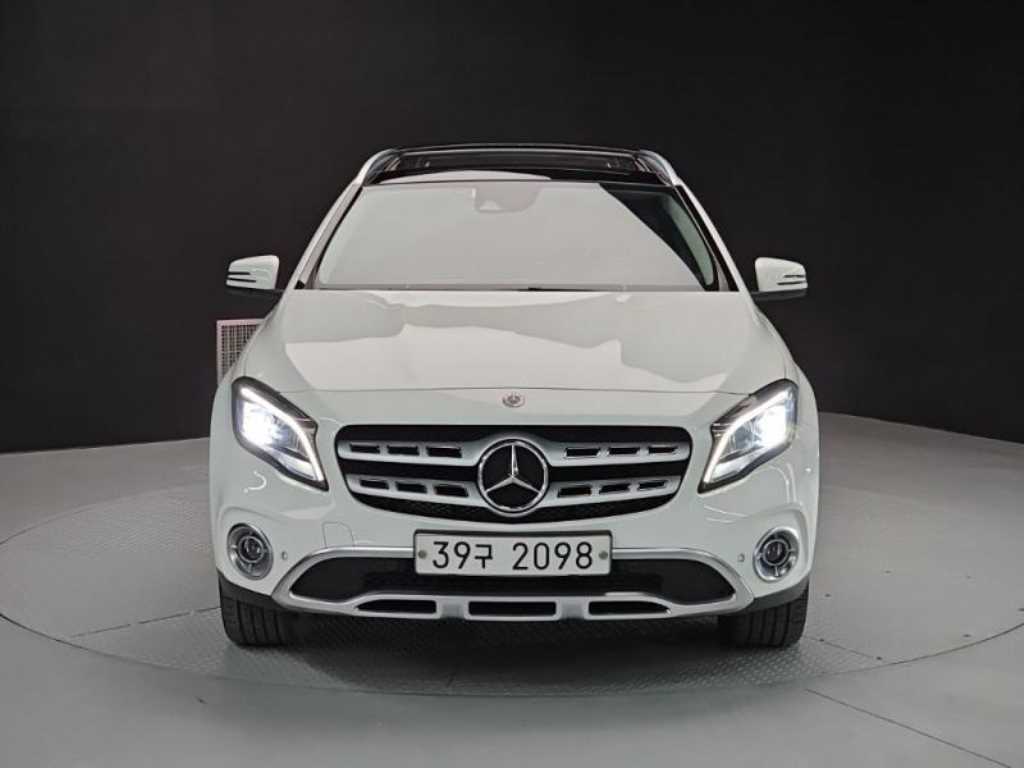 Mercedes Benz GLA Class 2019 Blanco - Importación desde Corea - HF Imports Iquique - Foto 1