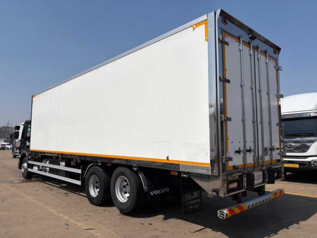 medium and large cargo truck - Vista 4