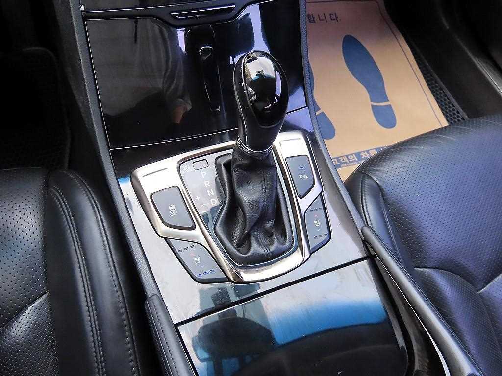 HYUNDAI Grandeur - Vista 10