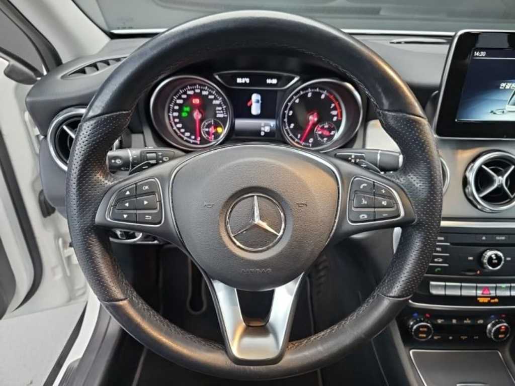 Mercedes Benz GLA Class - Vista 7