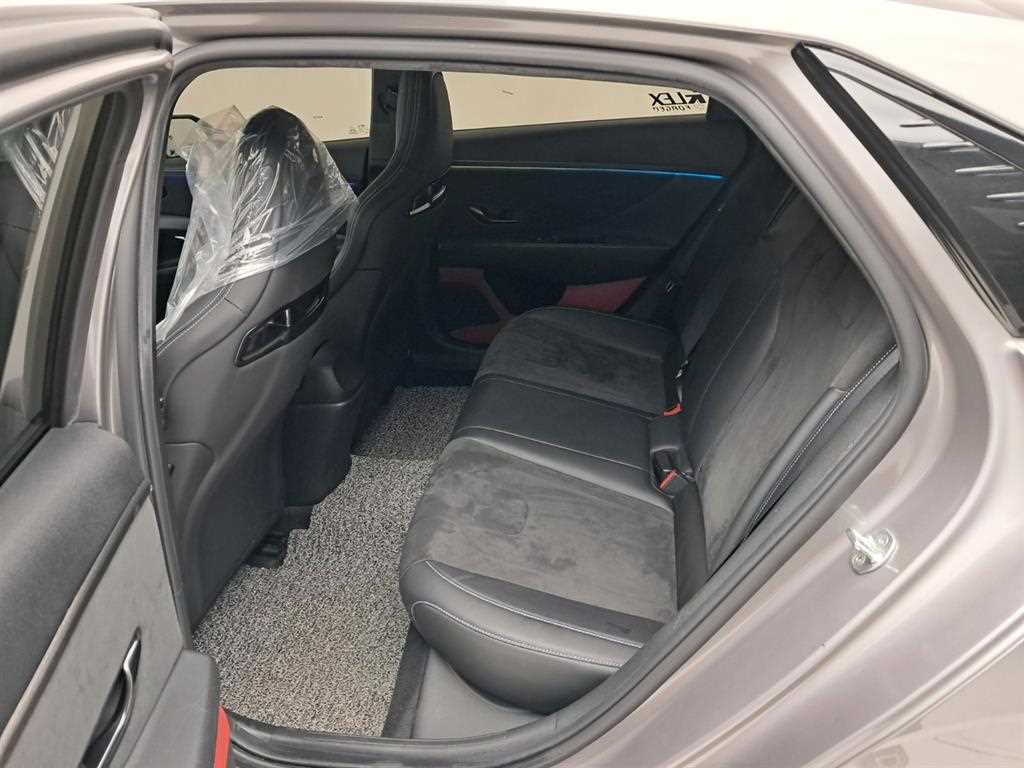 HYUNDAI Avante - Vista 12