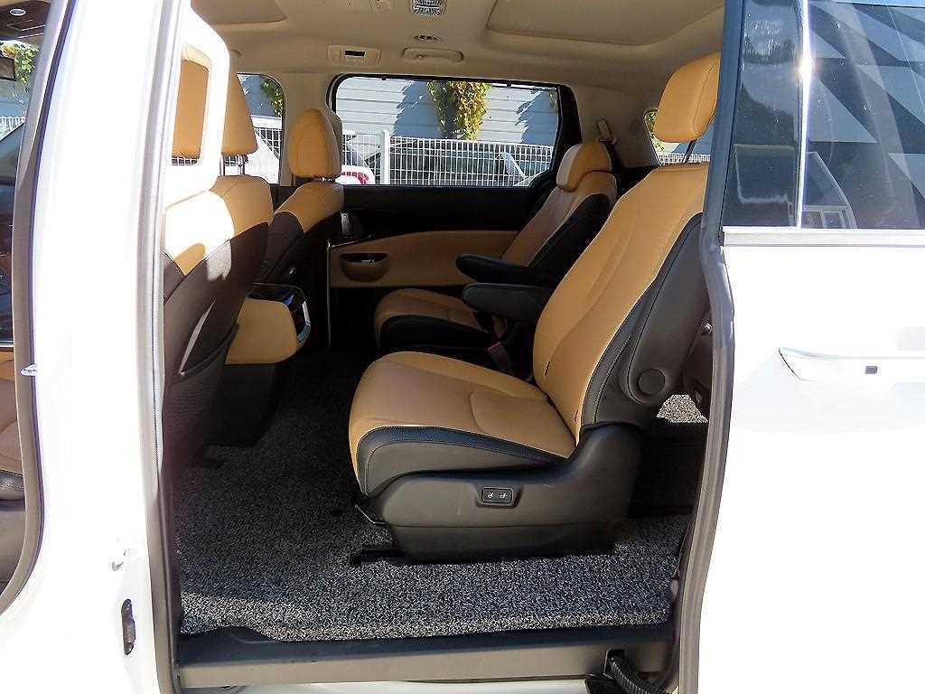 KIA Carnival - Vista 6