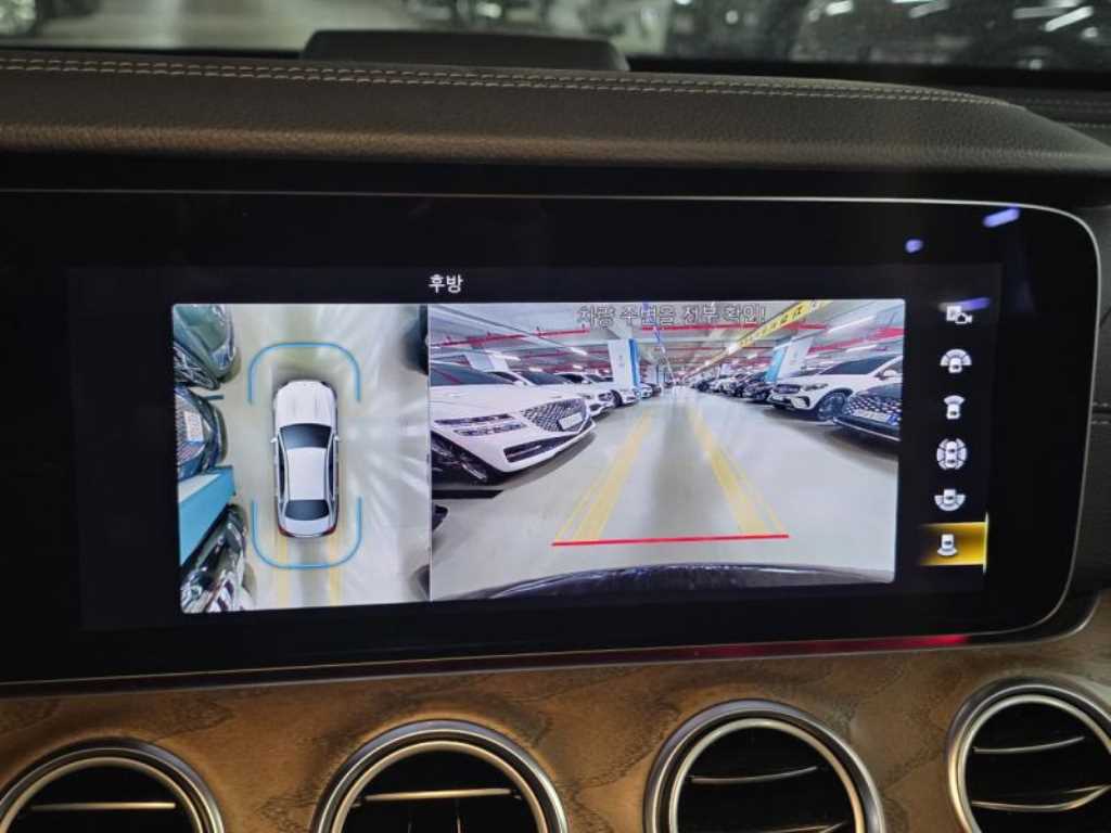 Mercedes Benz E class - Vista 12