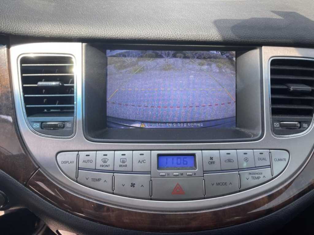 HYUNDAI Genesis - Vista 10