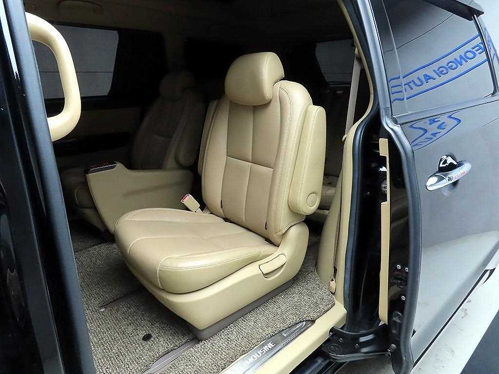 KIA Carnival - Vista 5
