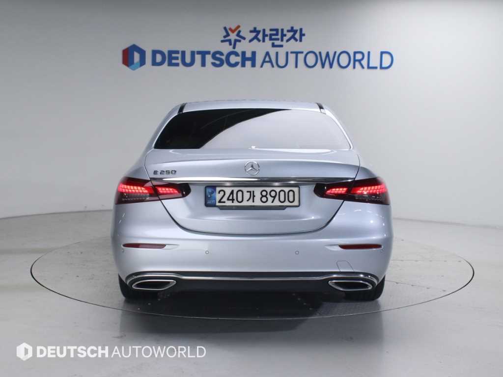 Mercedes Benz E class - Vista 4