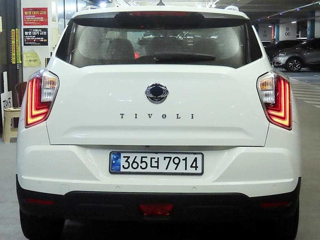 Ssangyong Tivoli - Vista 5
